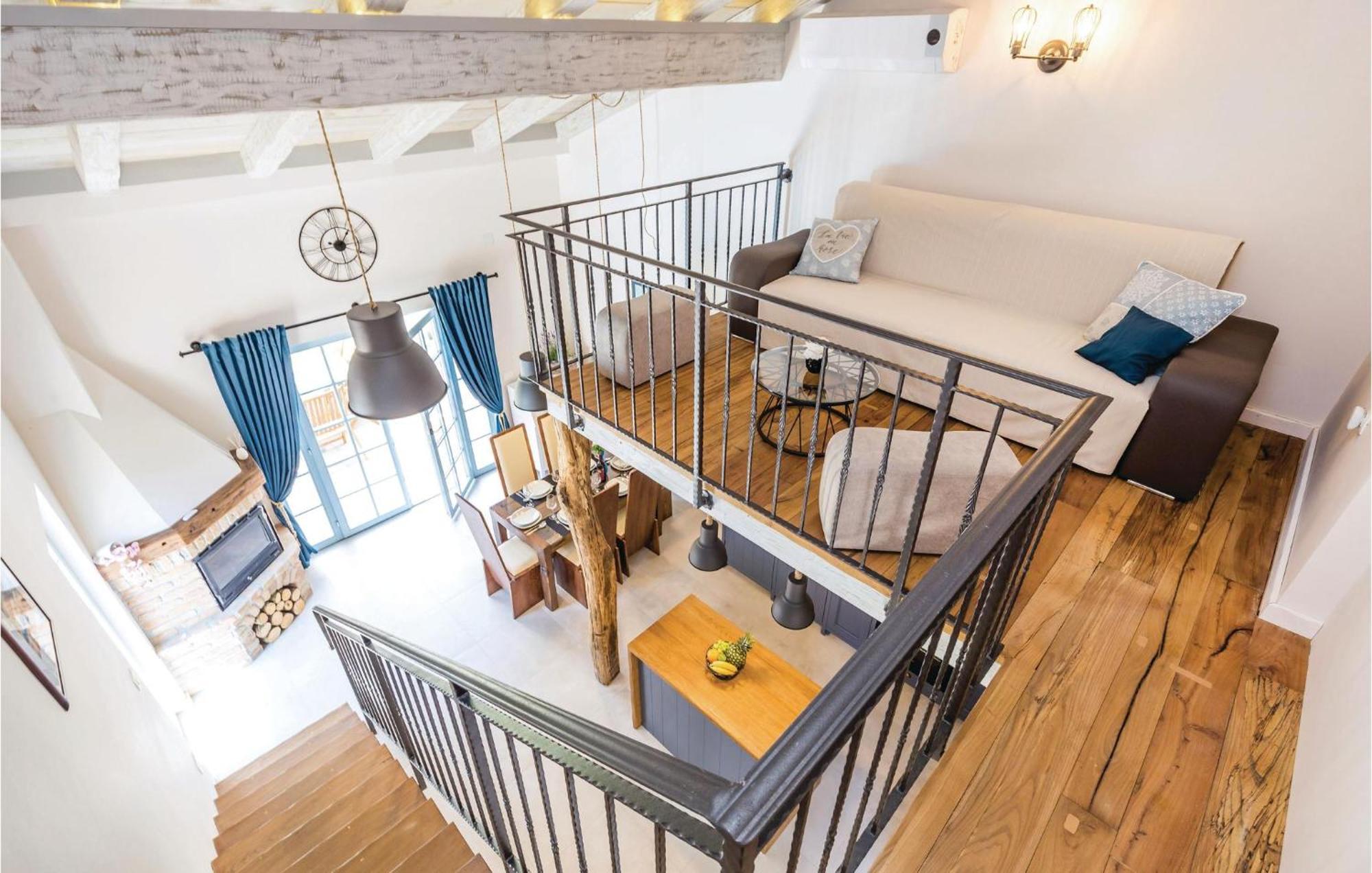 Stunning Home In Jurdani With Wifi Mucici Eksteriør billede