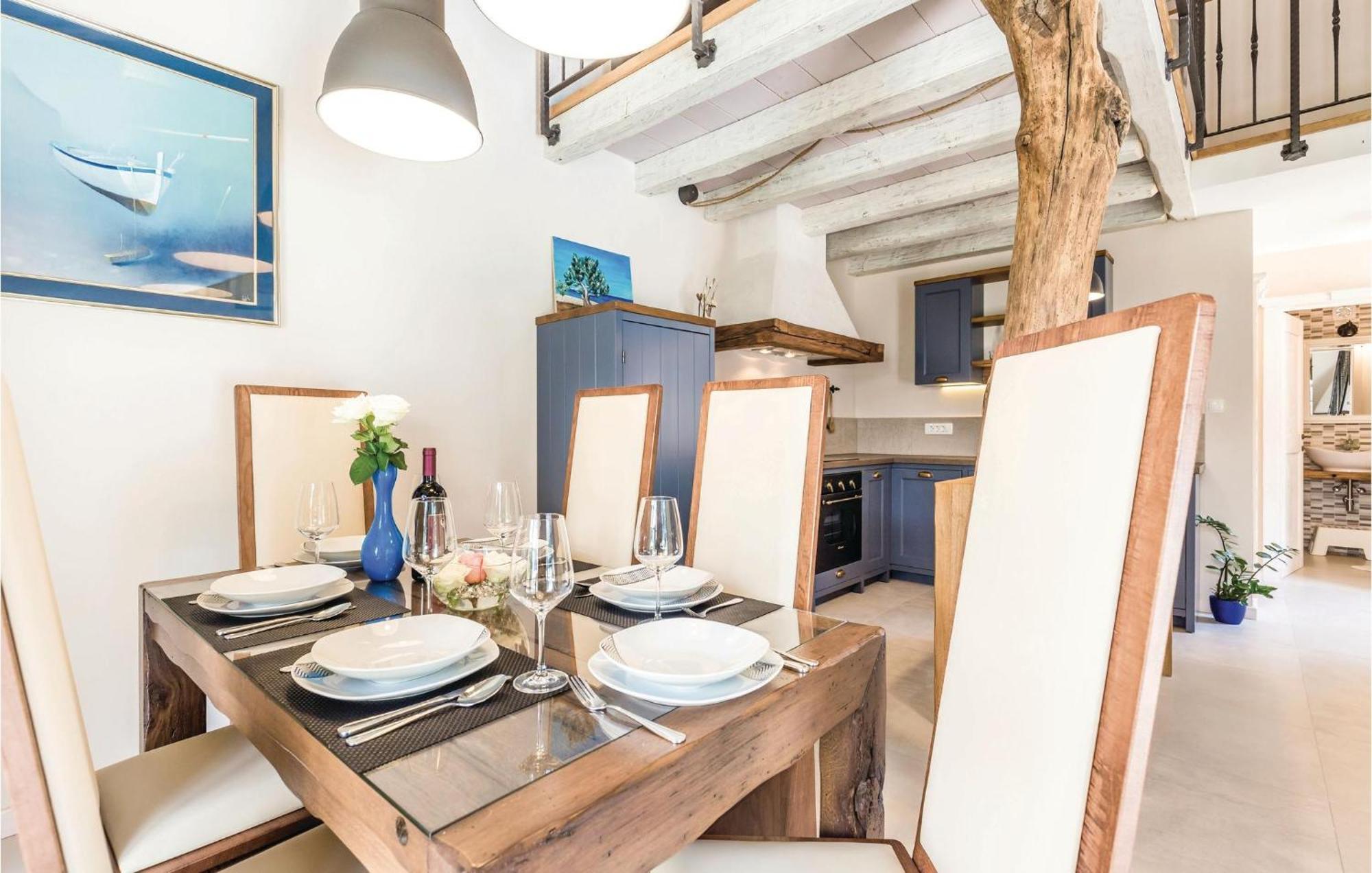 Stunning Home In Jurdani With Wifi Mucici Eksteriør billede