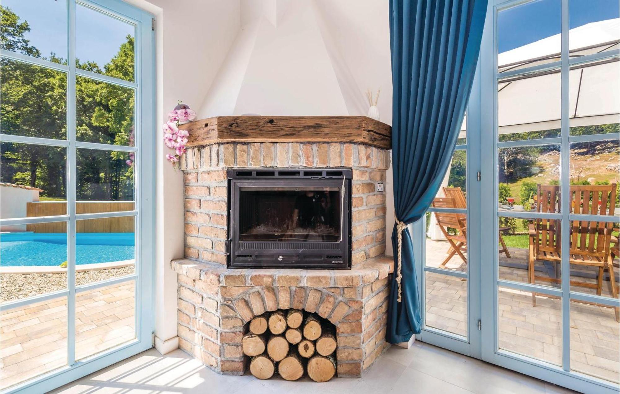 Stunning Home In Jurdani With Wifi Mucici Eksteriør billede