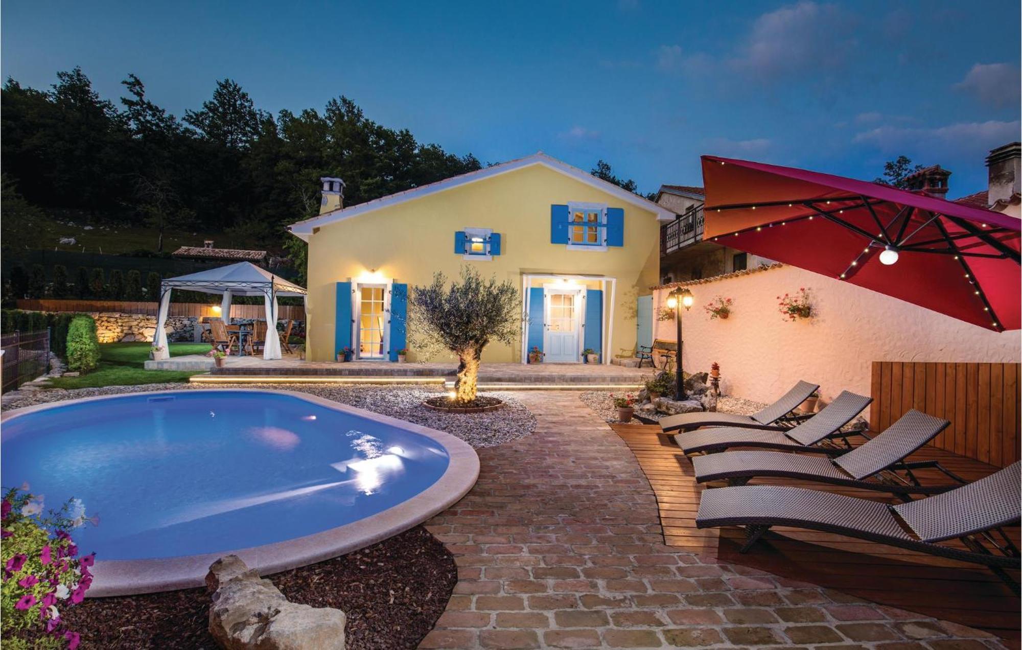 Stunning Home In Jurdani With Wifi Mucici Eksteriør billede