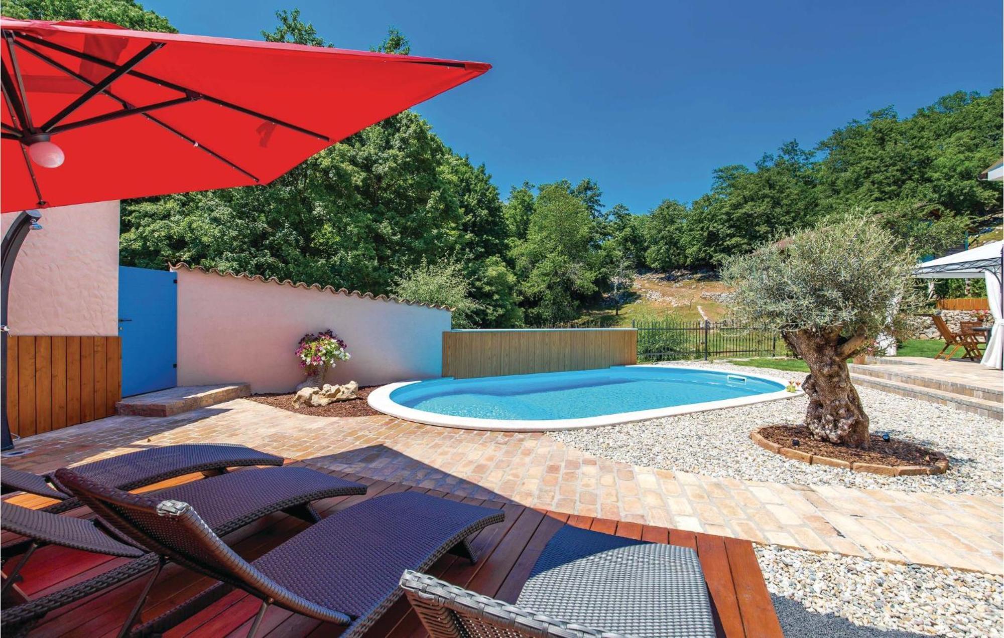 Stunning Home In Jurdani With Wifi Mucici Eksteriør billede