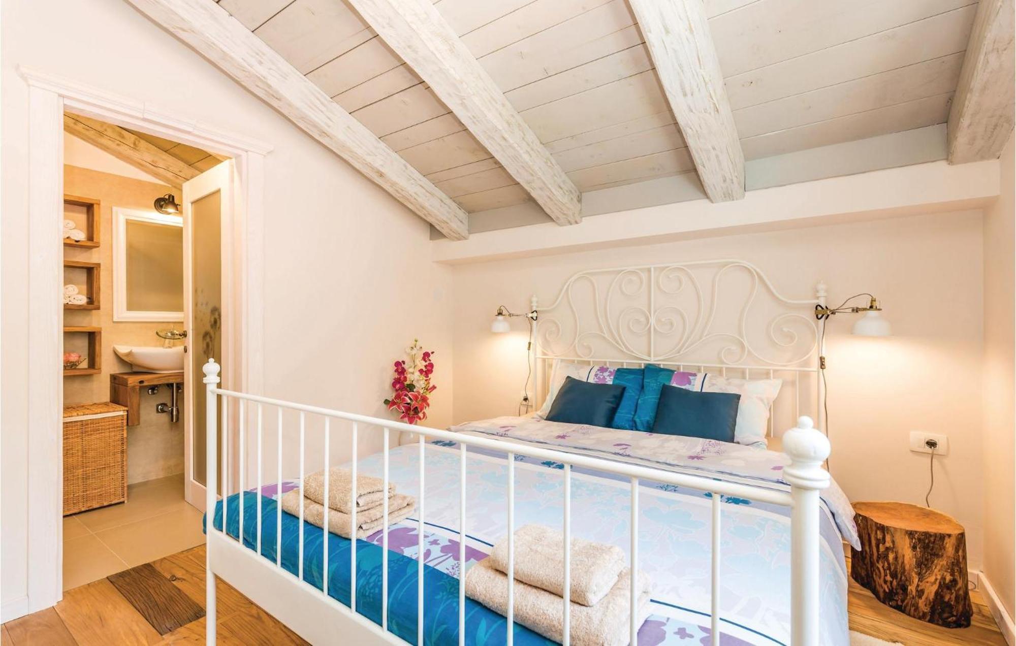 Stunning Home In Jurdani With Wifi Mucici Eksteriør billede